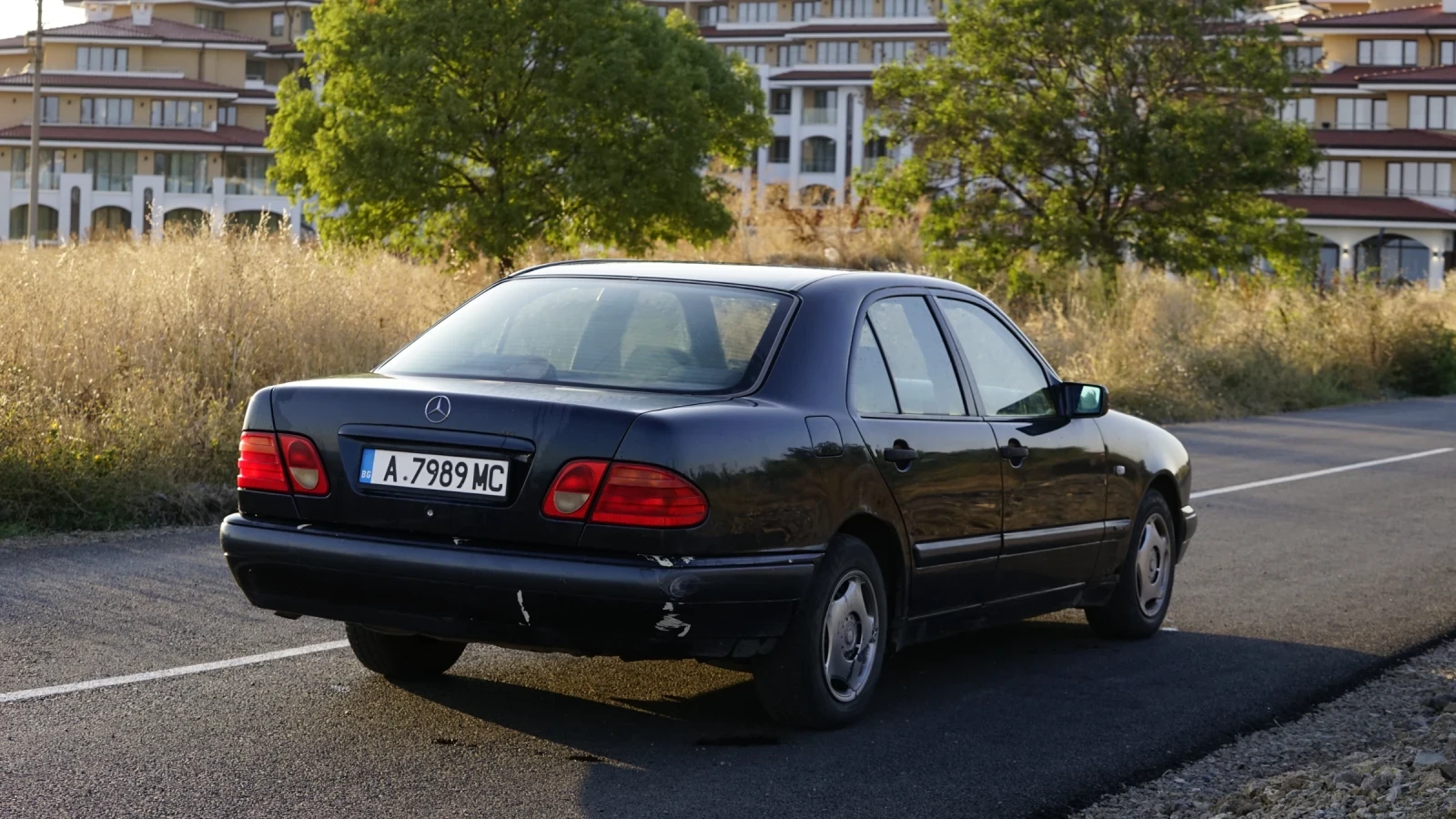 Mercedes-Benz E 200, снимка 4 - Автомобили и джипове - 55823373