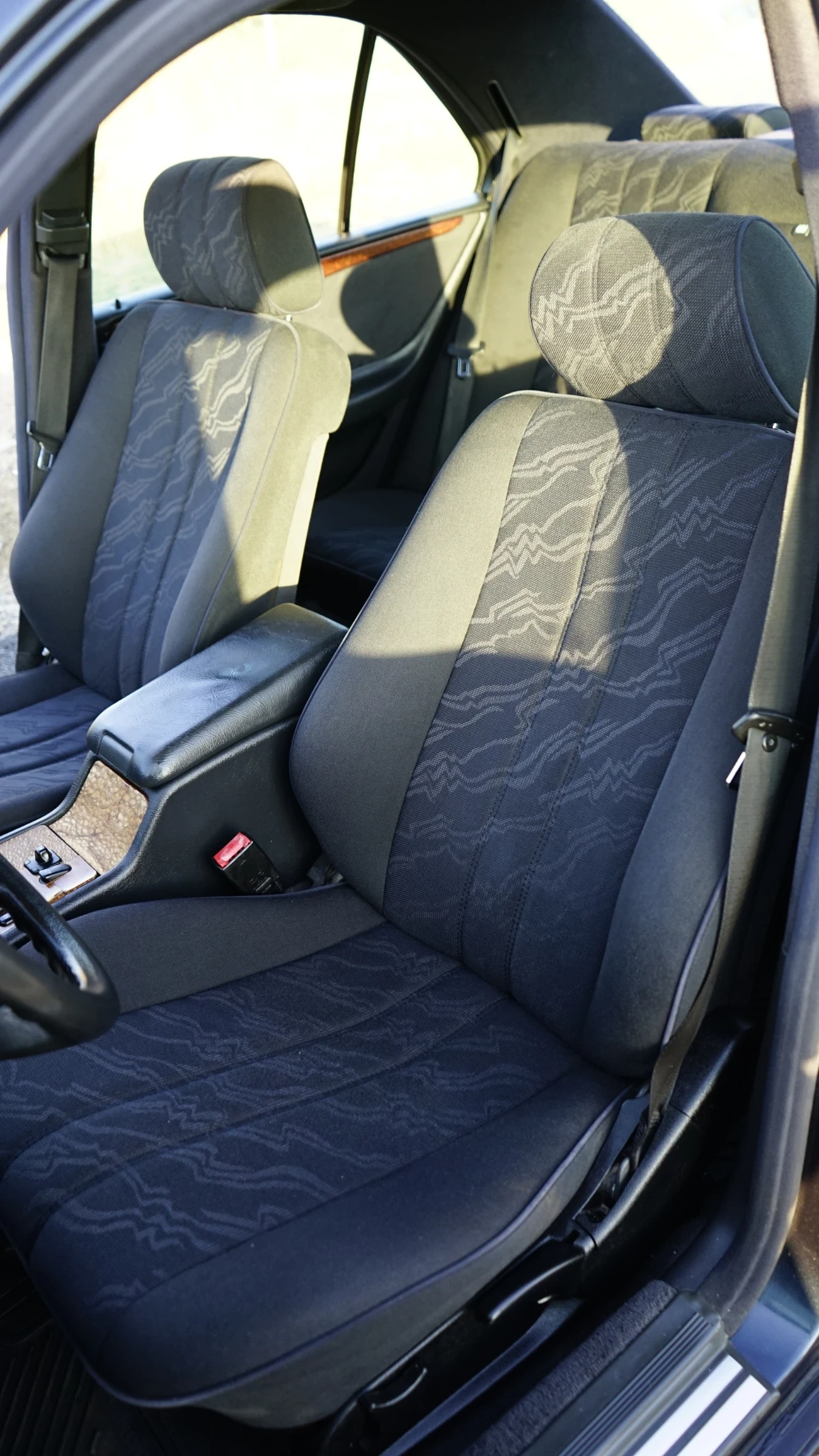 Mercedes-Benz E 200, снимка 9 - Автомобили и джипове - 55823373