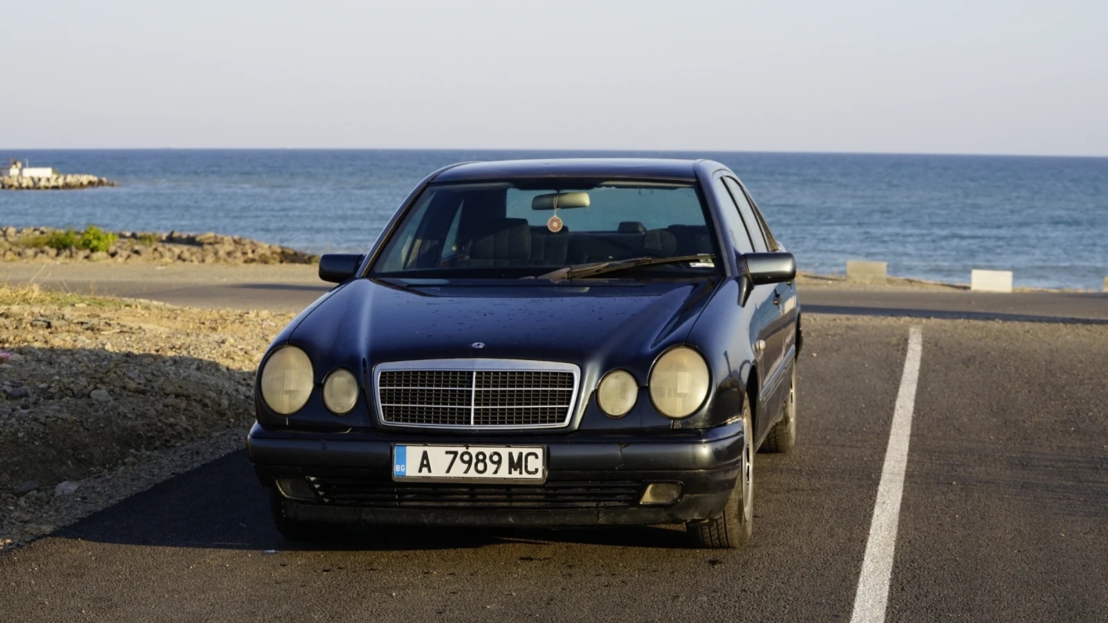 Mercedes-Benz E 200, снимка 2 - Автомобили и джипове - 55823373