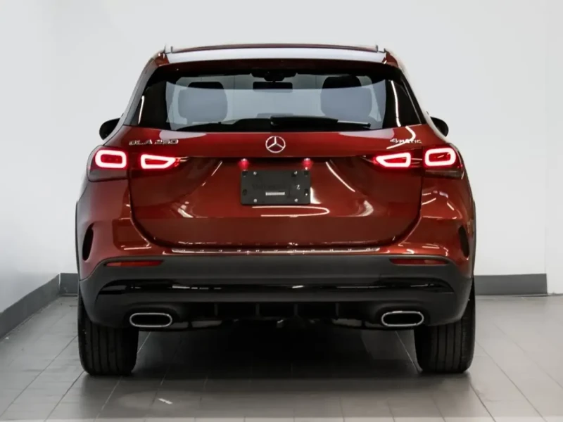 Mercedes-Benz GLA 250 4MATIC AMG Line * DIGITAL COCKPIT * LED * AMBIENT, снимка 4 - Автомобили и джипове - 52575870