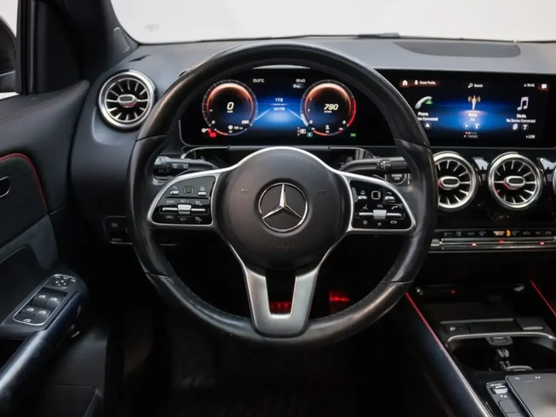 Mercedes-Benz GLA 250 4MATIC AMG Line * DIGITAL COCKPIT * LED * AMBIENT, снимка 7 - Автомобили и джипове - 52575870