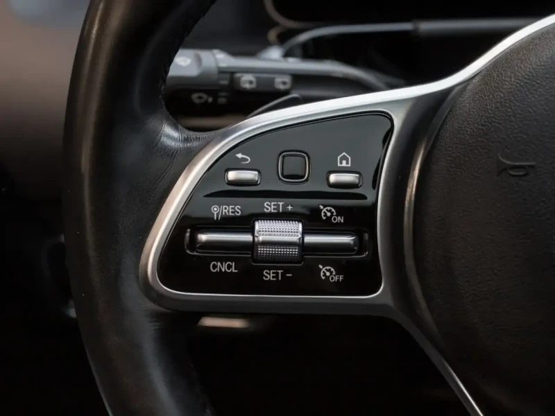 Mercedes-Benz GLA 250 4MATIC AMG Line * DIGITAL COCKPIT * LED * AMBIENT, снимка 16 - Автомобили и джипове - 52575870