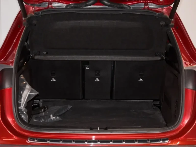 Mercedes-Benz GLA 250 4MATIC AMG Line * DIGITAL COCKPIT * LED * AMBIENT, снимка 13 - Автомобили и джипове - 52575870