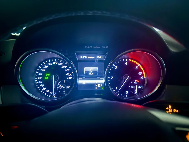 Mercedes-Benz ML 250 PREMIUM * AMG* , снимка 15 - Автомобили и джипове - 52944322