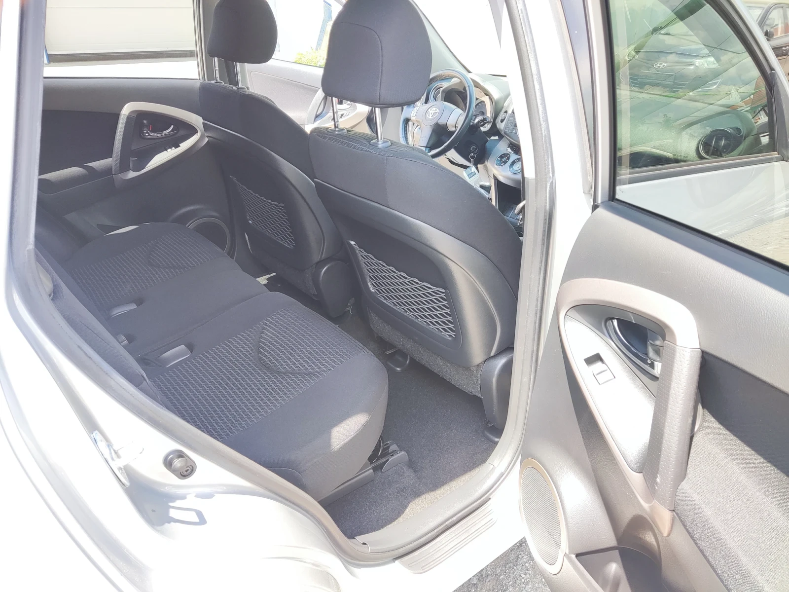 Toyota Rav4 2.2 D4D - изображение 9