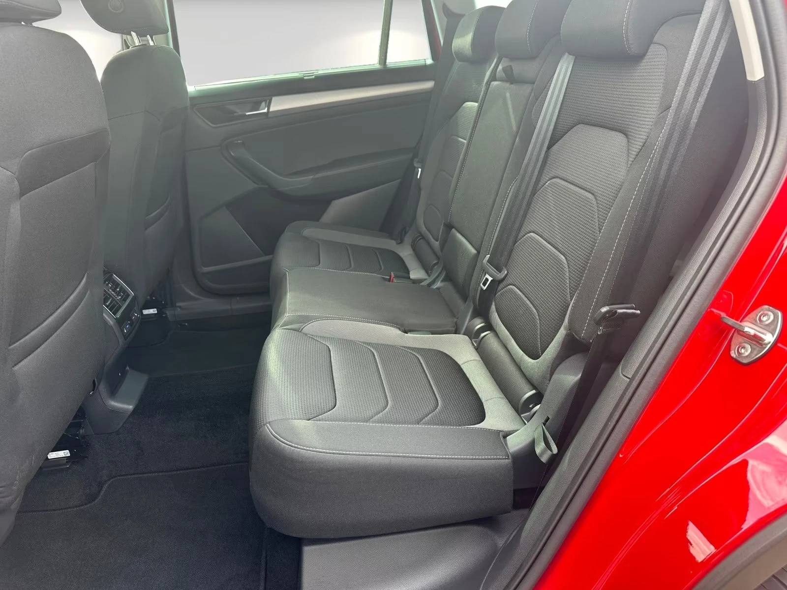 Skoda Kodiaq 2.0TDI/193HP/SELECT/4X4/360/CARPLAY/152z, снимка 12 - Автомобили и джипове - 53824383