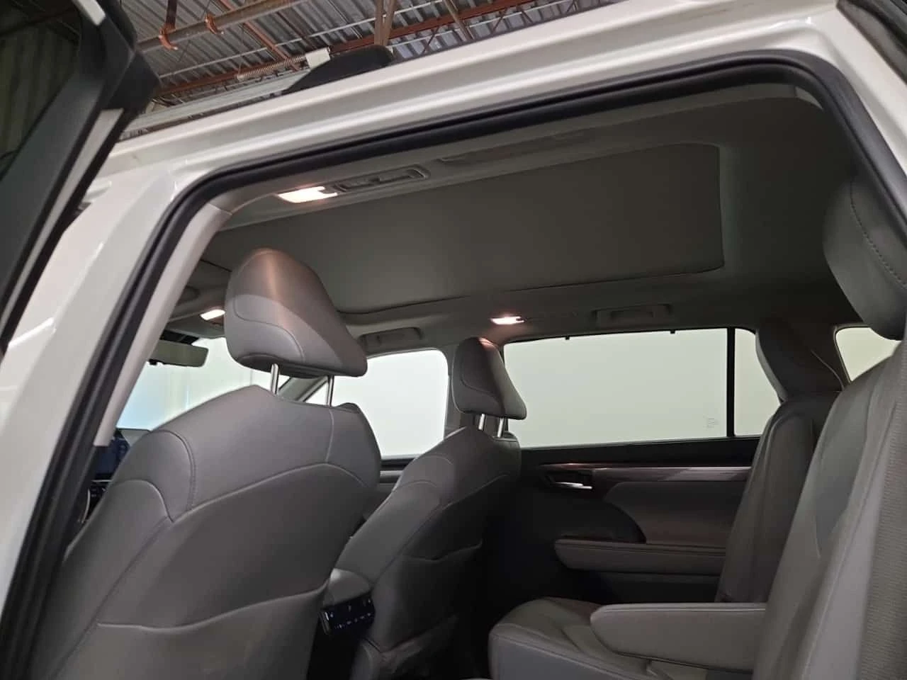 Toyota Highlander LIMITED| 360| HUD| PANO| ОБДУХ| 2 КЛЮЧА| 7 МЕСТА, снимка 13 - Автомобили и джипове - 54838735