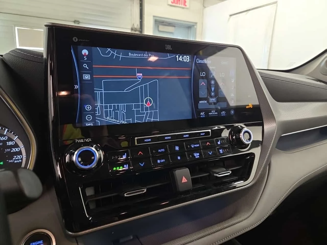 Toyota Highlander LIMITED| 360| HUD| PANO| ОБДУХ| 2 КЛЮЧА| 7 МЕСТА, снимка 11 - Автомобили и джипове - 54838735