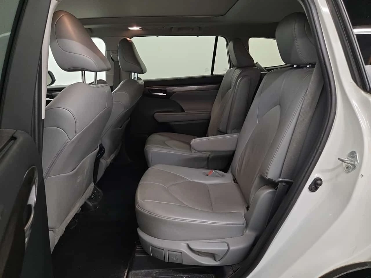 Toyota Highlander LIMITED| 360| HUD| PANO| ОБДУХ| 2 КЛЮЧА| 7 МЕСТА, снимка 12 - Автомобили и джипове - 54838735