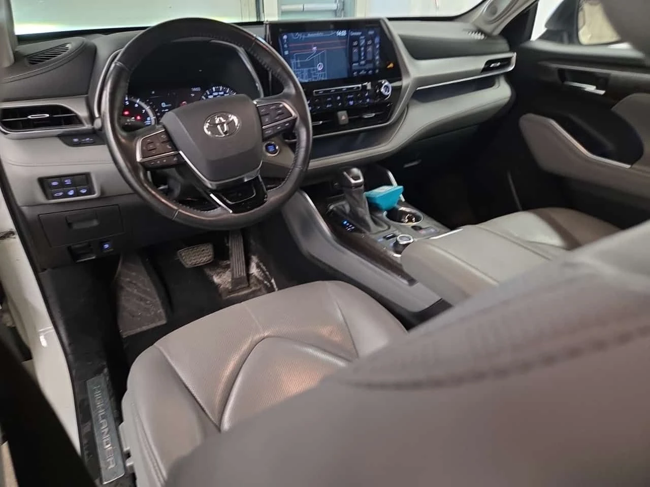 Toyota Highlander LIMITED| 360| HUD| PANO| ОБДУХ| 2 КЛЮЧА| 7 МЕСТА, снимка 10 - Автомобили и джипове - 54838735
