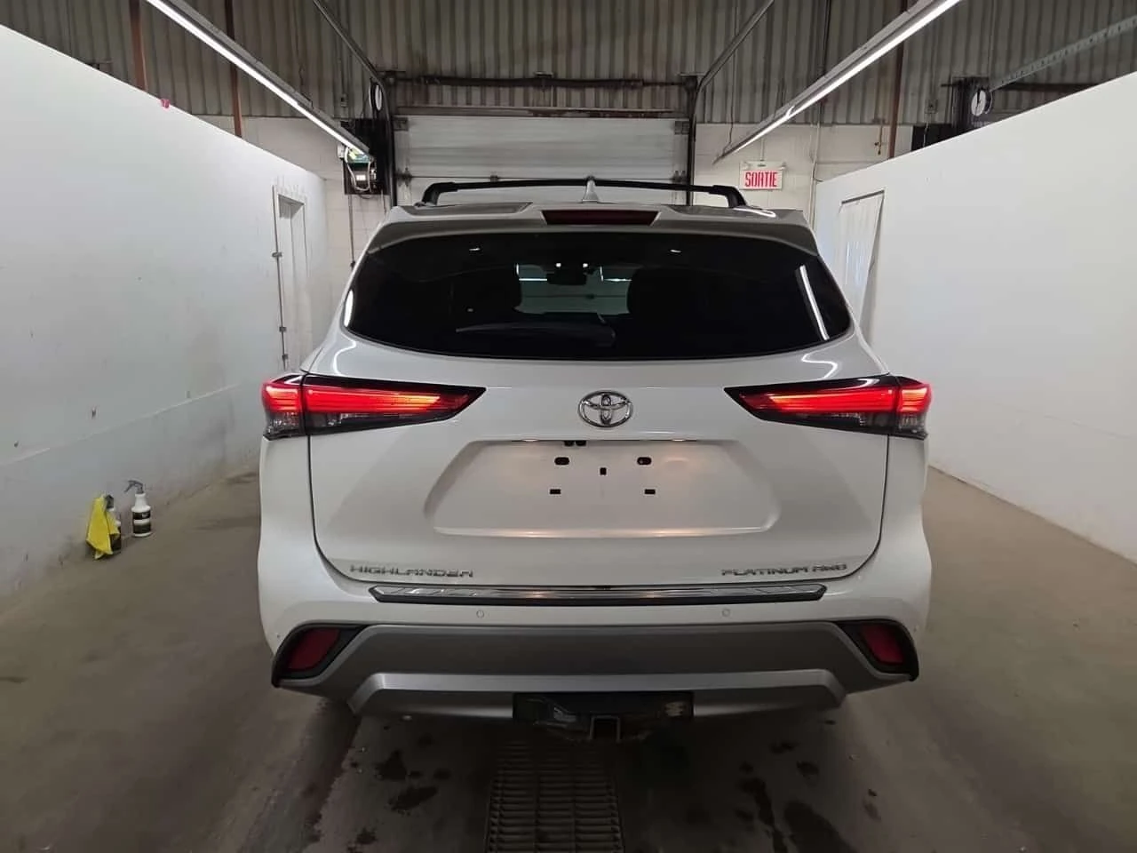Toyota Highlander LIMITED| 360| HUD| PANO| ОБДУХ| 2 КЛЮЧА| 7 МЕСТА, снимка 17 - Автомобили и джипове - 54838735