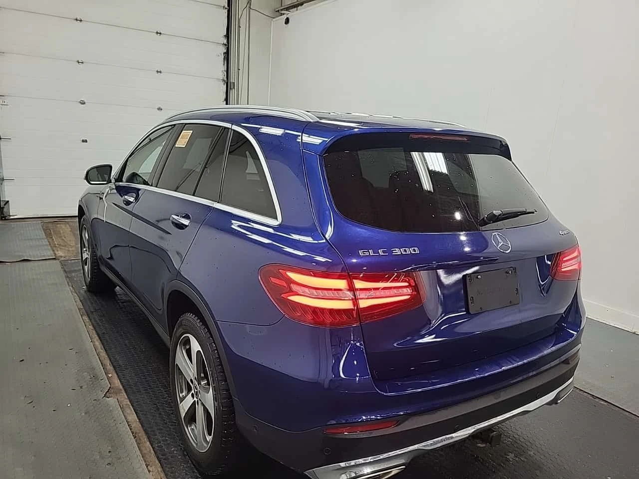 Mercedes-Benz GLC 300 CARFAX/ПАНОРАМА/ПОДГРЕВ/НАВИ/ПАМЕТ, снимка 4 - Автомобили и джипове - 55017573