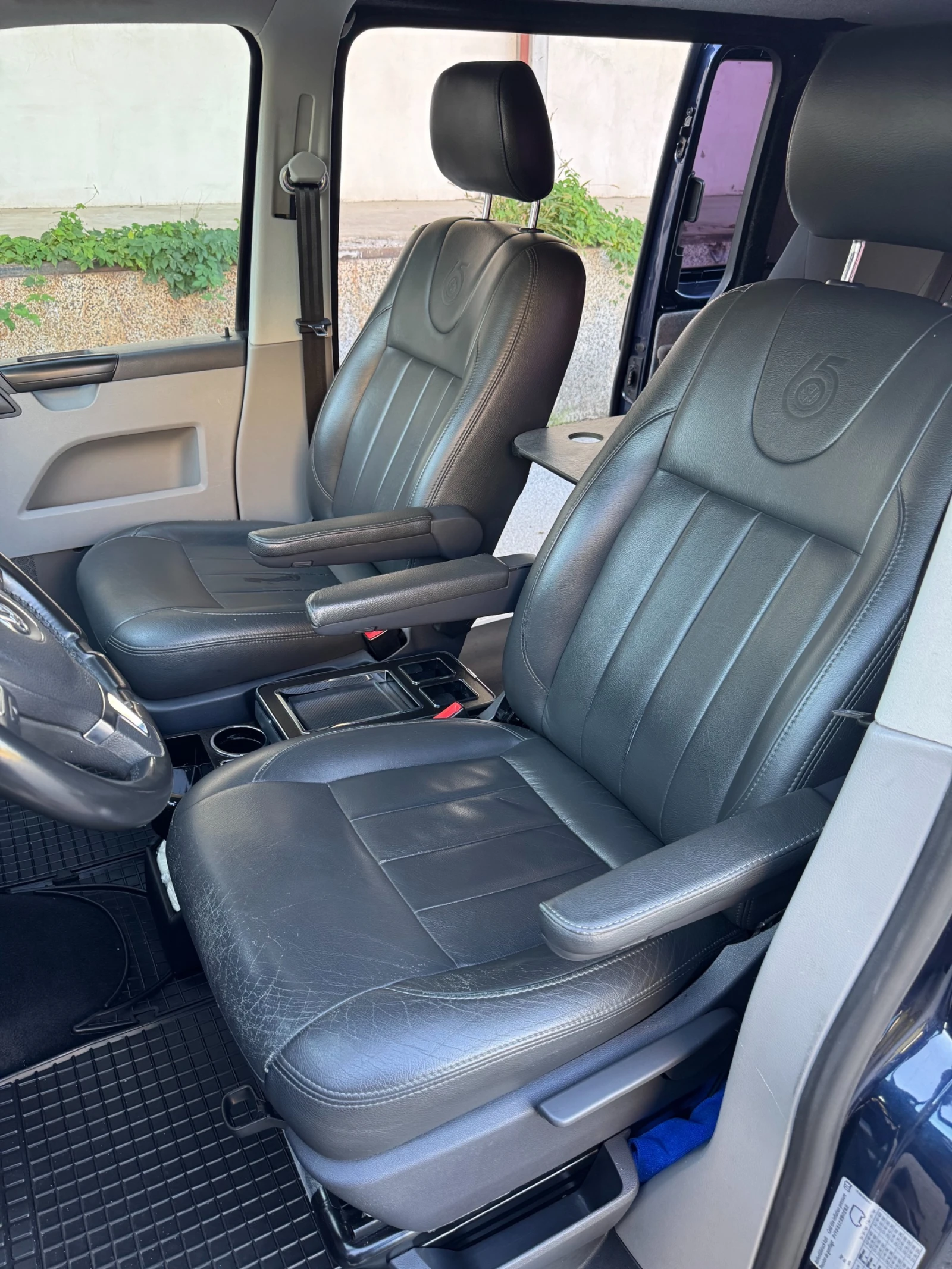 VW Transporter Highline Facelift, снимка 8 - Бусове и автобуси - 56126507