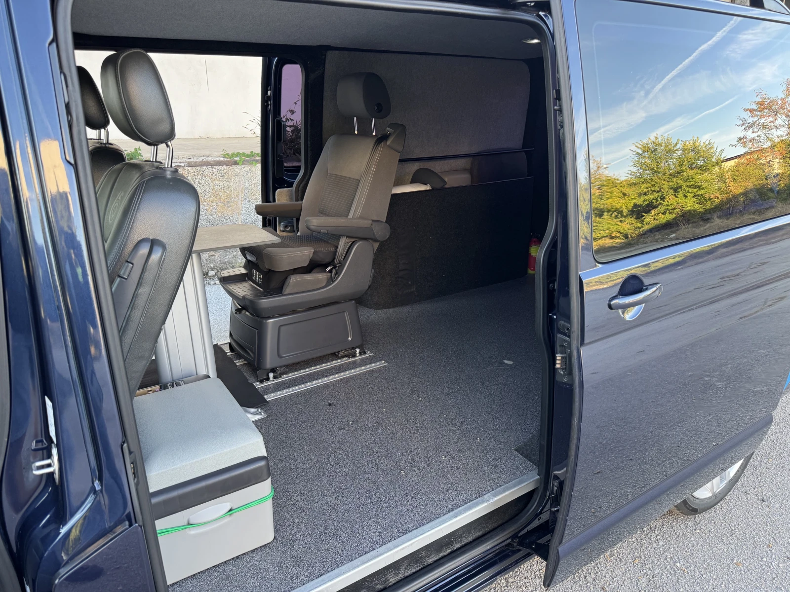 VW Transporter Highline Facelift, снимка 12 - Бусове и автобуси - 56126507
