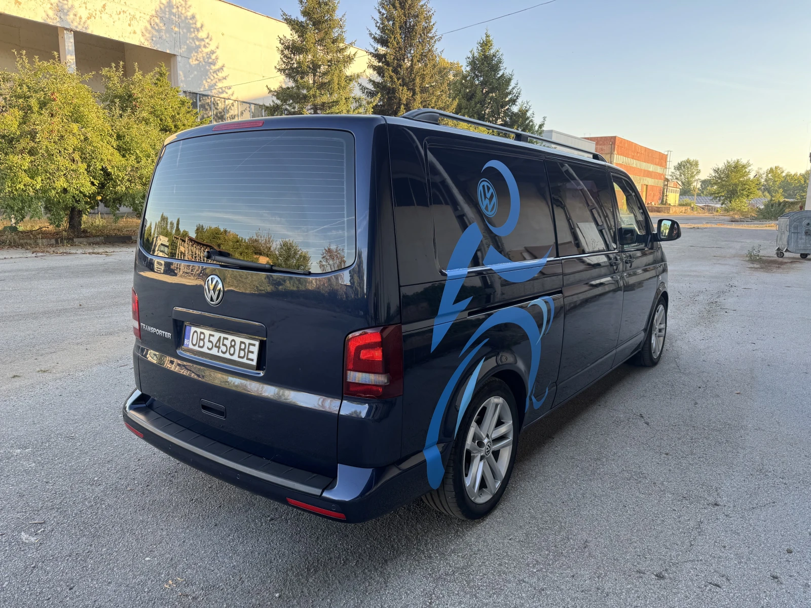 VW Transporter Highline Facelift, снимка 4 - Бусове и автобуси - 56126507