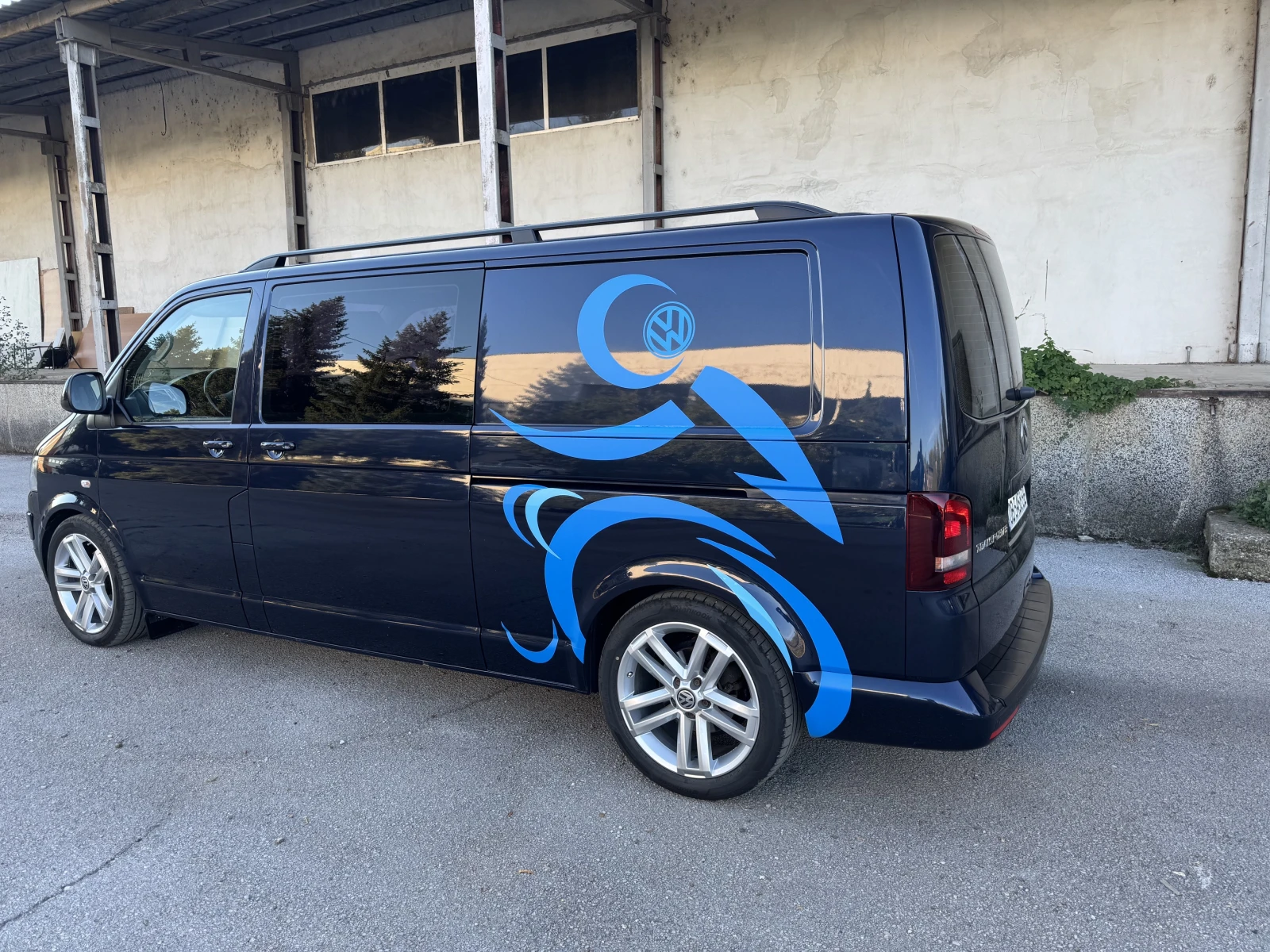 VW Transporter Highline Facelift, снимка 2 - Бусове и автобуси - 56126507
