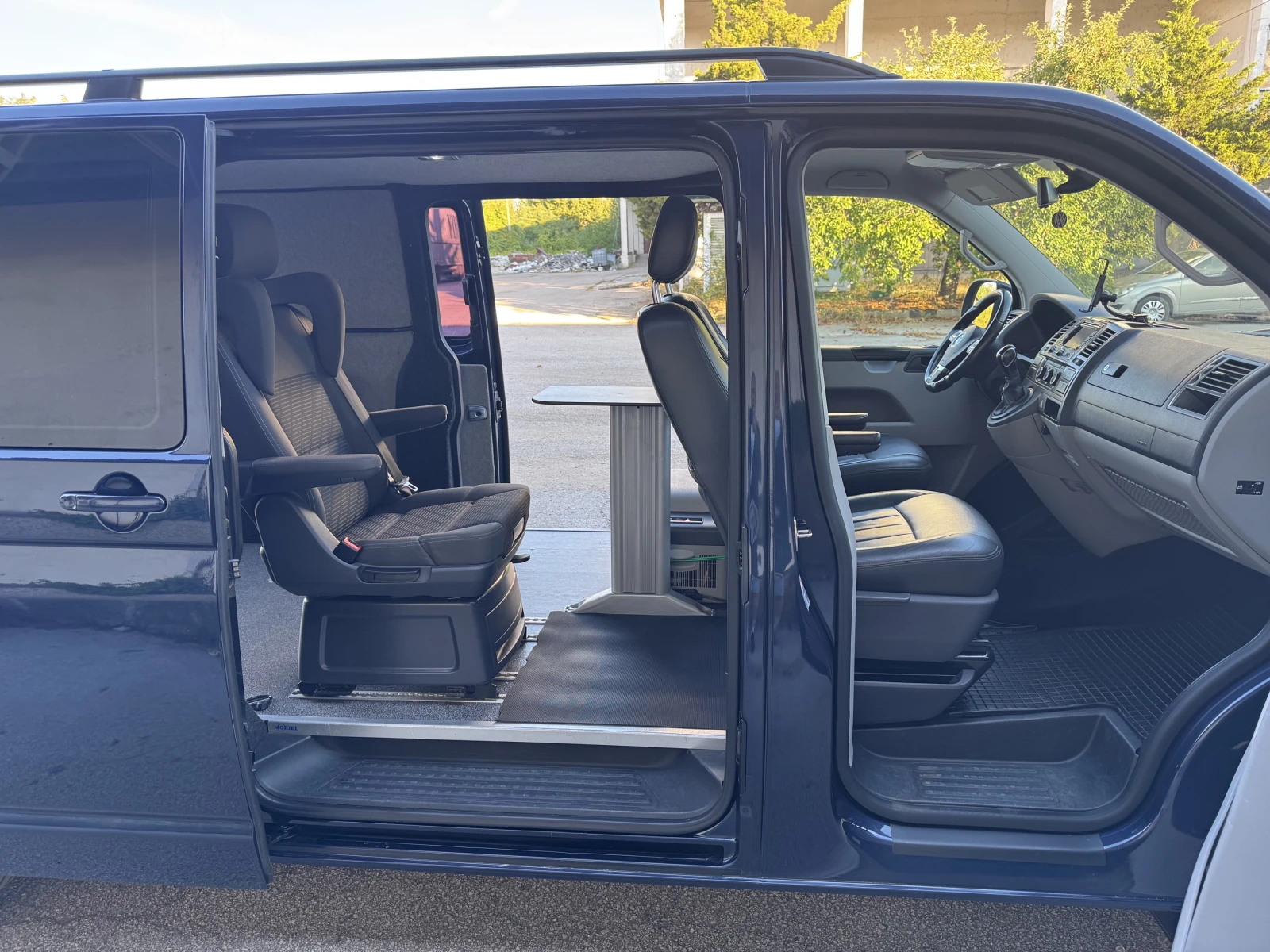 VW Transporter Highline Facelift, снимка 16 - Бусове и автобуси - 56126507