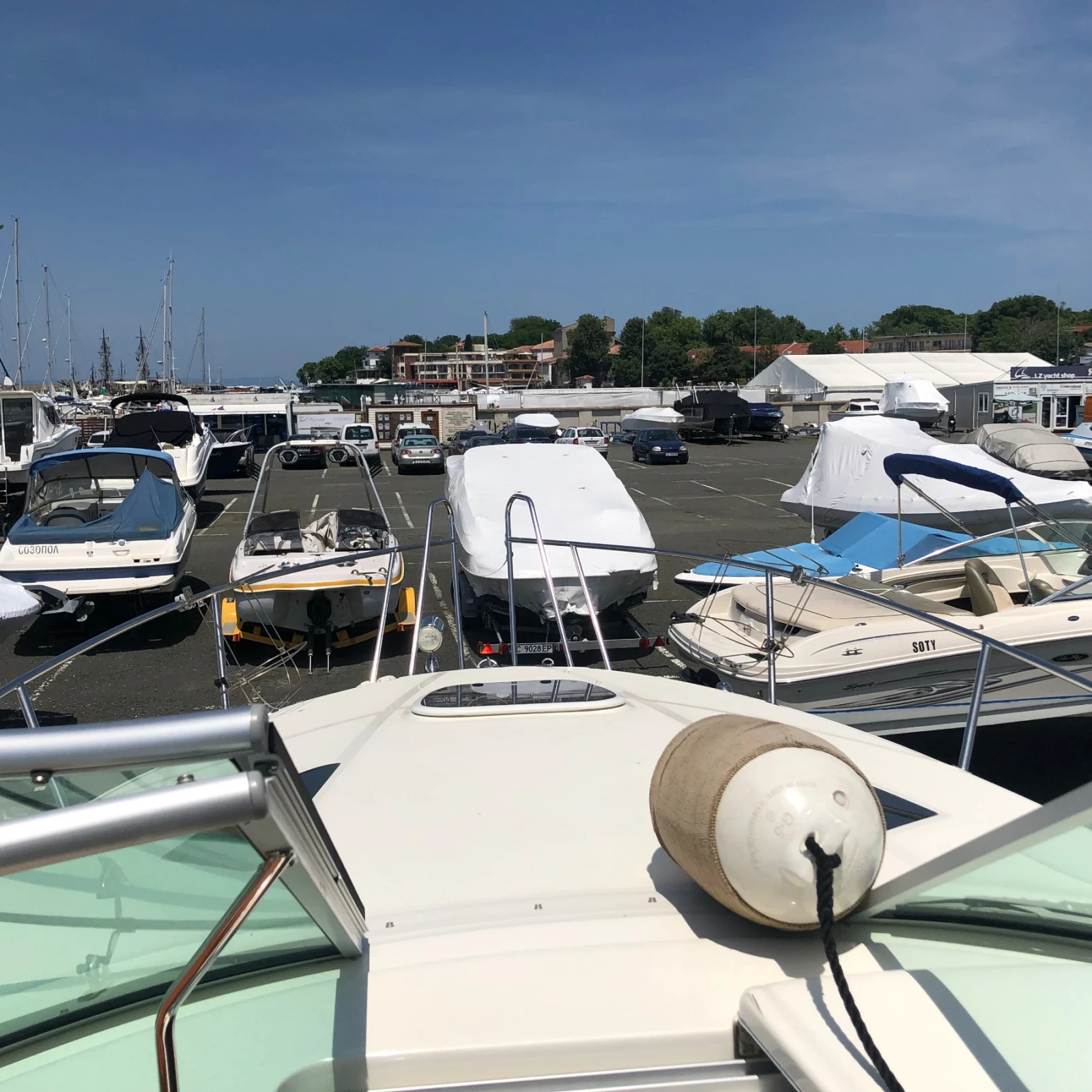 Моторна яхта Sea Ray 305 - изображение 3