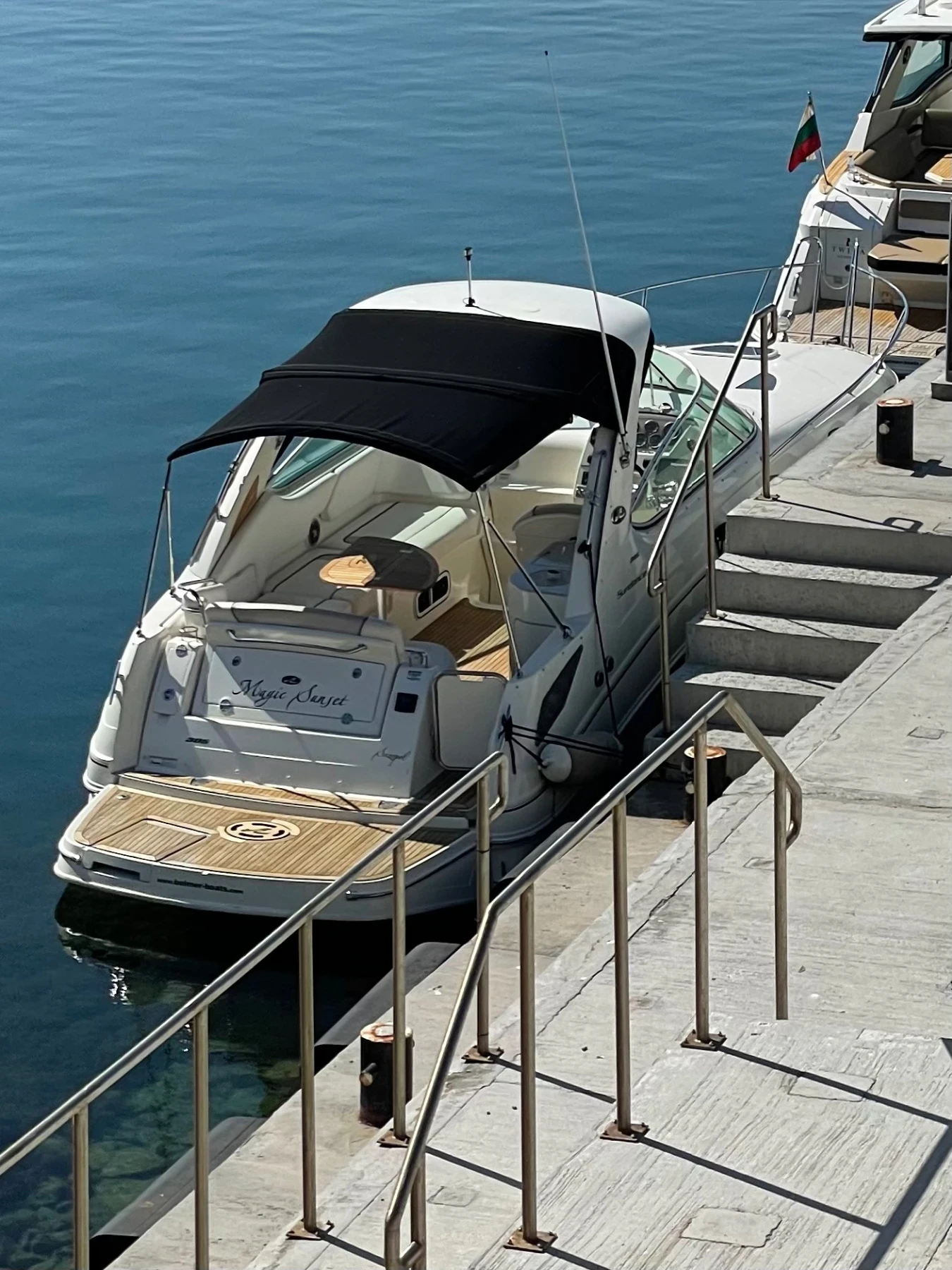 Моторна яхта Sea Ray 305 - изображение 2
