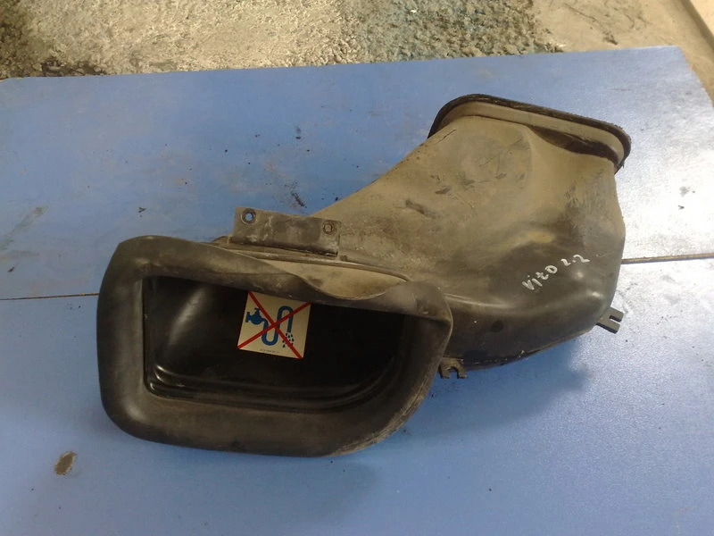 маркуч въздушен филтър за Мерцедес Вито 2.2CDI автоматик 02г. 