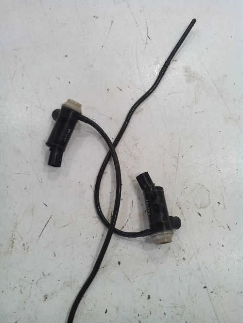 Помпа чистачки за Субару Аутбек (2)