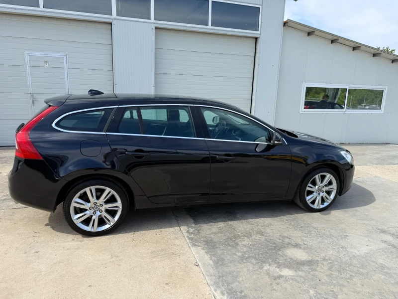 Volvo V60 2.4d D5* 4x4* Navi* Avtom* UNIKAT* , снимка 13 - Автомобили и джипове - 40596140