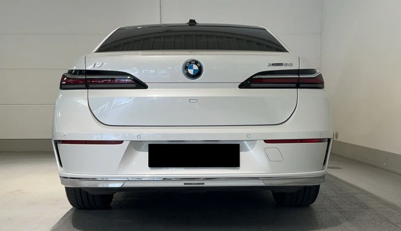 BMW i7 M60 xDrive = Executive Lounge= Гаранция, снимка 2 - Автомобили и джипове - 47579330