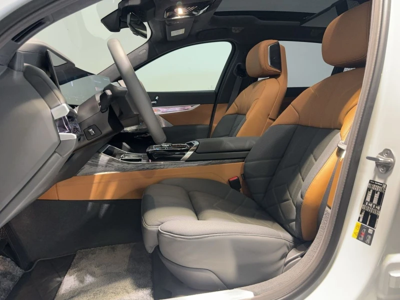 BMW i7 M60 xDrive = Executive Lounge= Гаранция, снимка 5 - Автомобили и джипове - 47579330