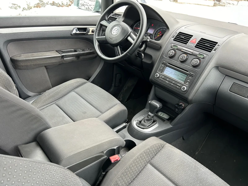 VW Touran 1.9 TDI , снимка 12 - Автомобили и джипове - 48786781