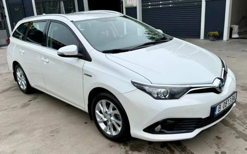 Toyota Auris Ts 1.8 Hybrid , снимка 3 - Автомобили и джипове - 48916907