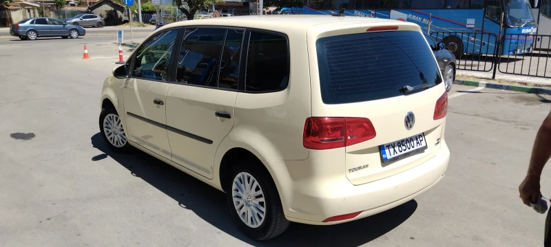 VW Touran 2.0 TDI 6+ 1, снимка 4 - Автомобили и джипове - 51796404