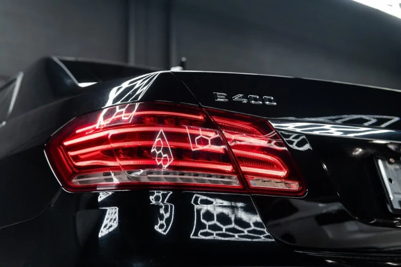 Mercedes-Benz E 400 * АВТО КРЕДИТ* ЦЕНА ДО БГ * СЕРВИЗНА ИСТОРИЯ * , снимка 9 - Автомобили и джипове - 52594706