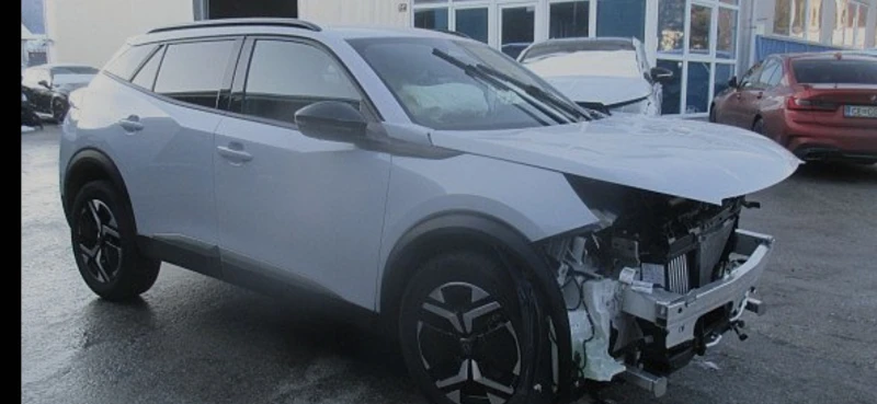 Peugeot 2008 1.2HYBRID AVTOMAT ALLURE, снимка 2 - Автомобили и джипове - 52922320
