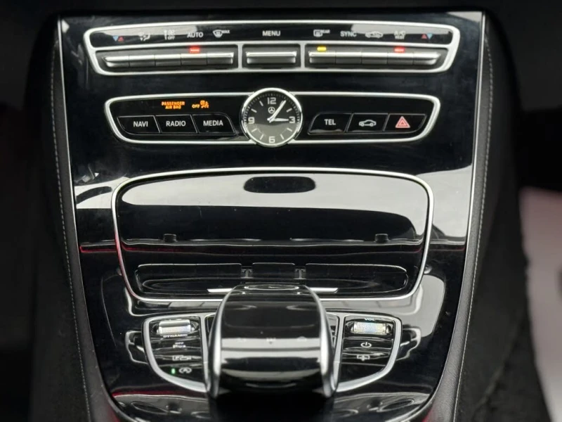 Mercedes-Benz E 400 DIGITAL* 360* PANO* B.SPOT* AMBIENT* BURMESTER* МА, снимка 13 - Автомобили и джипове - 53431000