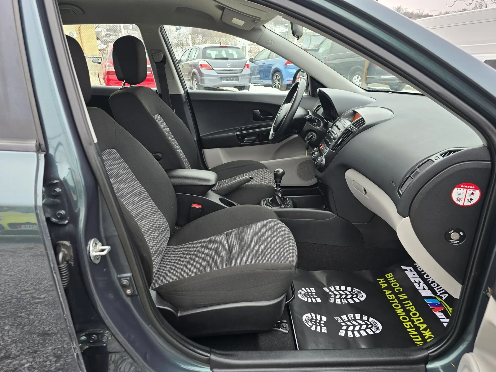 Kia Ceed 1.4 i 90 К.С. КЛИМАТИК/ НОВИ ГУМИ | Mobile.bg — изображение 12