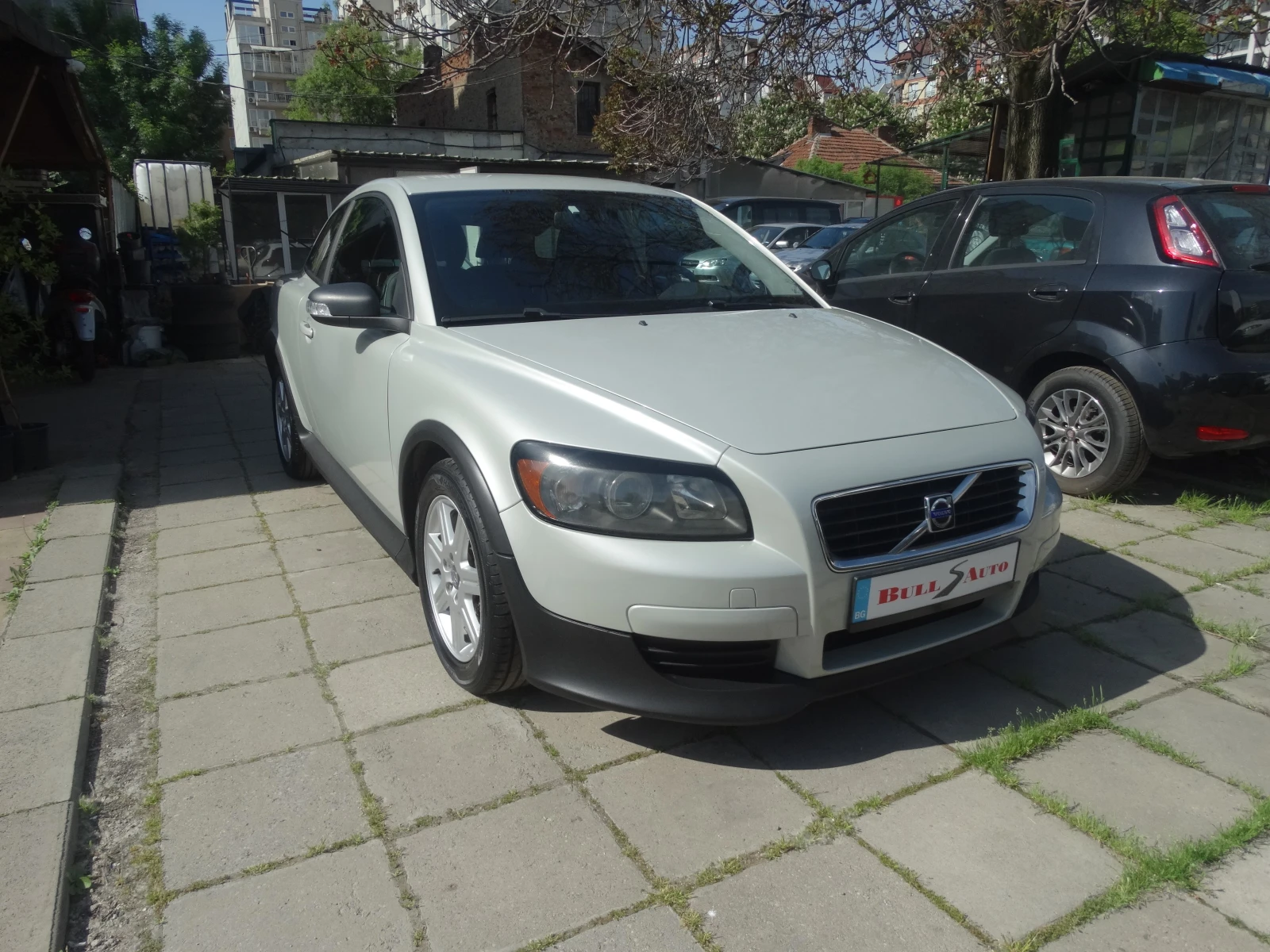 Volvo C30 1.6 - 101 к.с. - изображение 2