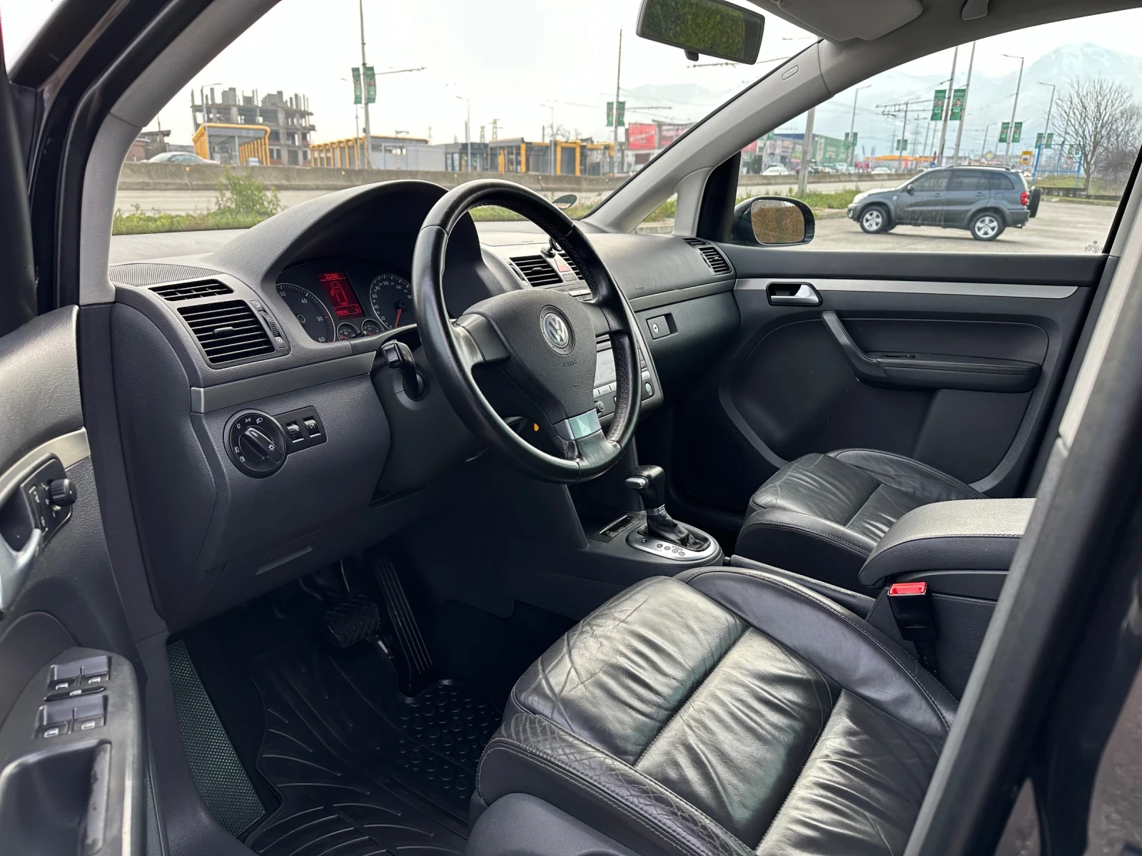VW Touran 2.0TDI-170k DSG - изображение 9
