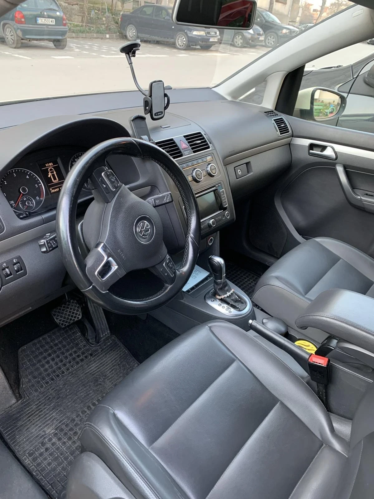 VW Touran 2.0 TDI 6+ 1, снимка 6 - Автомобили и джипове - 51796404