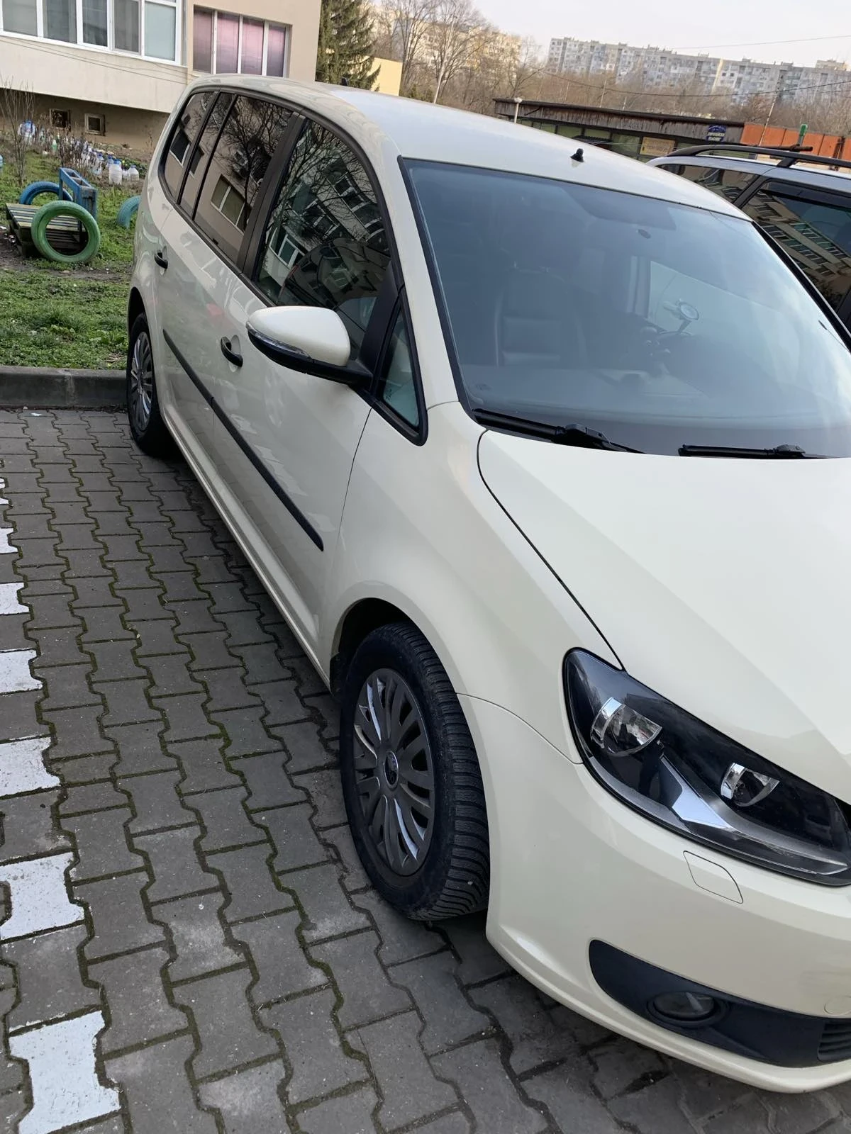 VW Touran 2.0 TDI 6+ 1, снимка 3 - Автомобили и джипове - 51796404