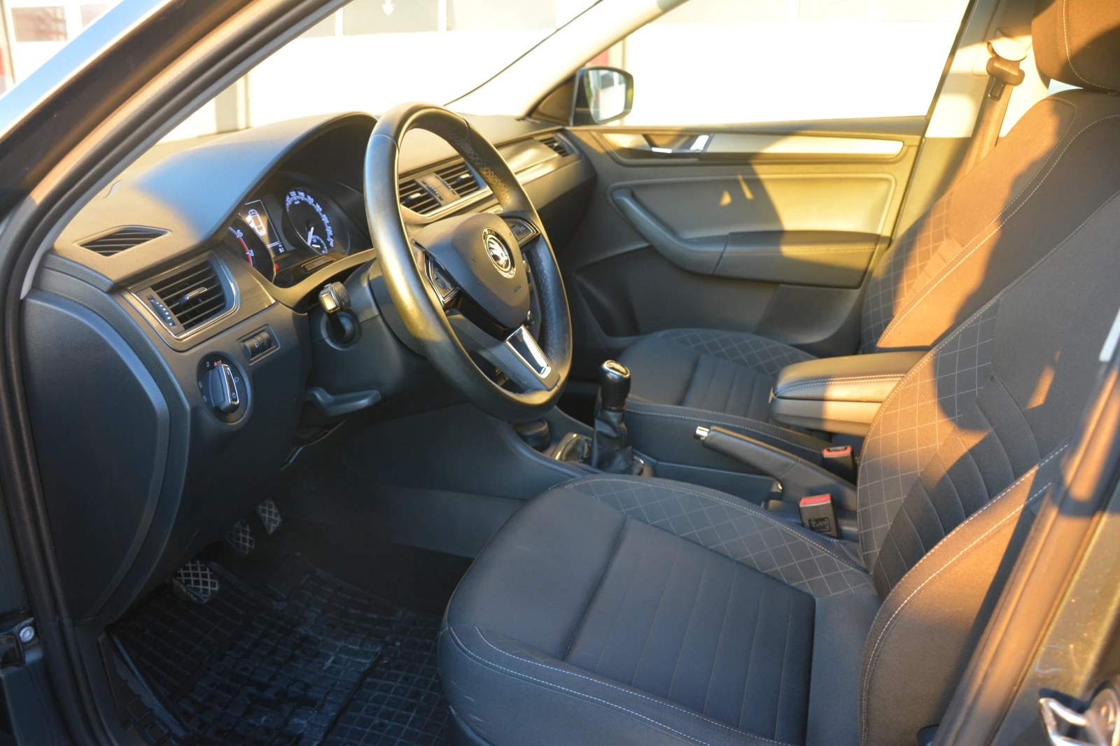 Skoda Rapid 1.0 TSI - изображение 7