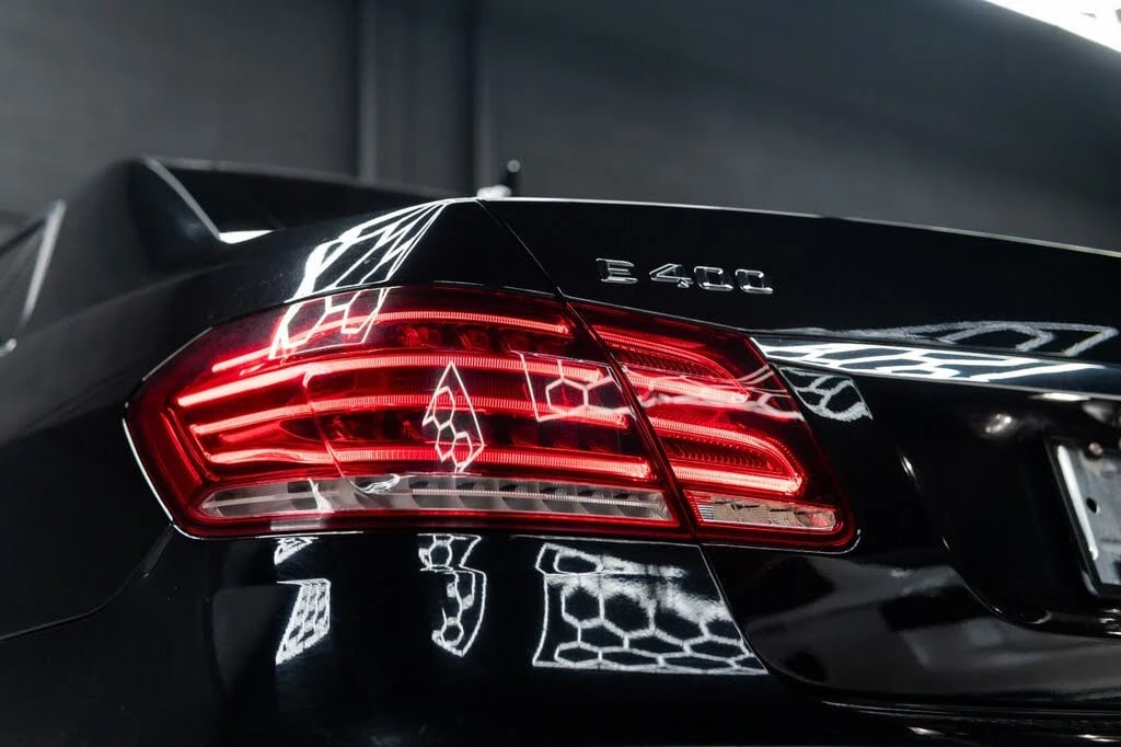 Mercedes-Benz E 400 * АВТО КРЕДИТ* ЦЕНА ДО БГ * СЕРВИЗНА ИСТОРИЯ *  - изображение 9