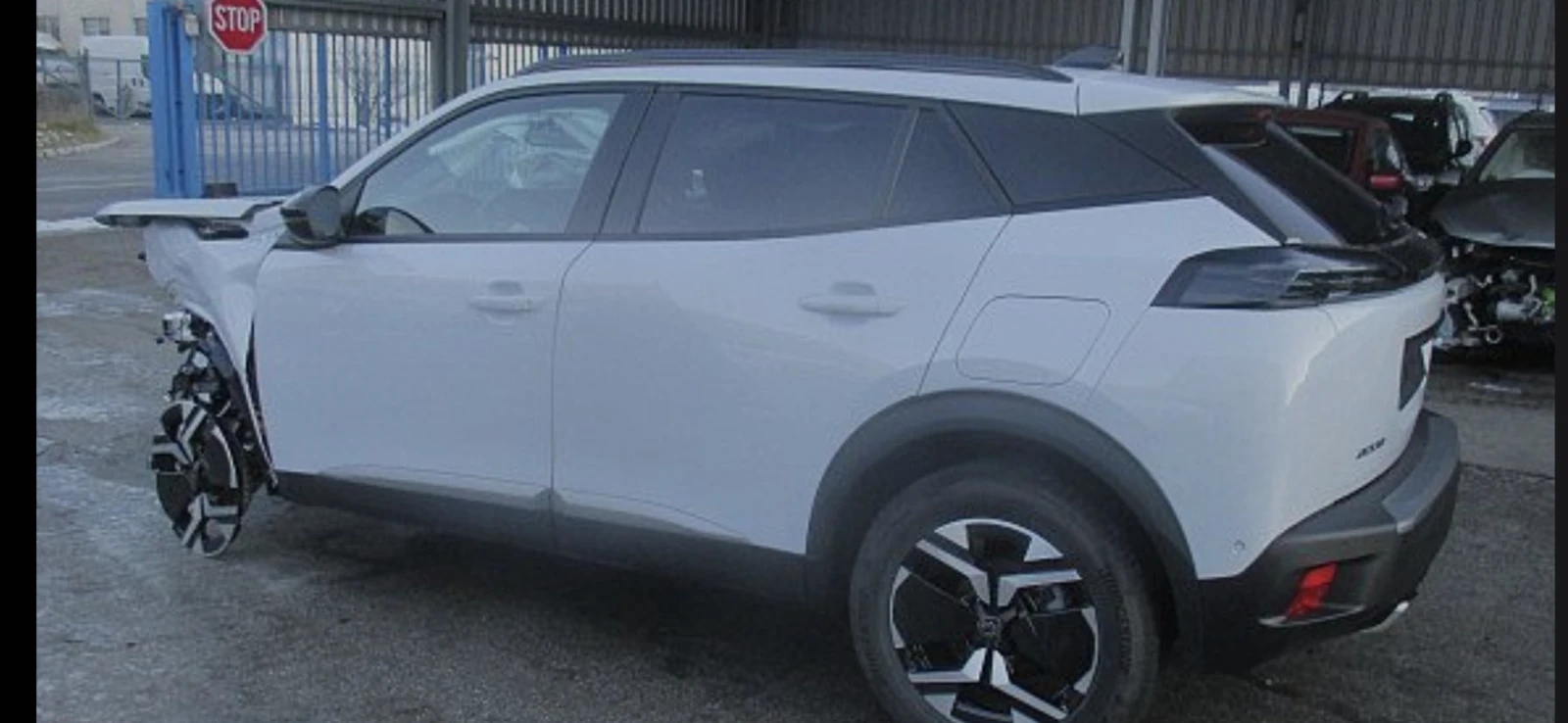 Peugeot 2008 1.2HYBRID AVTOMAT ALLURE - изображение 4