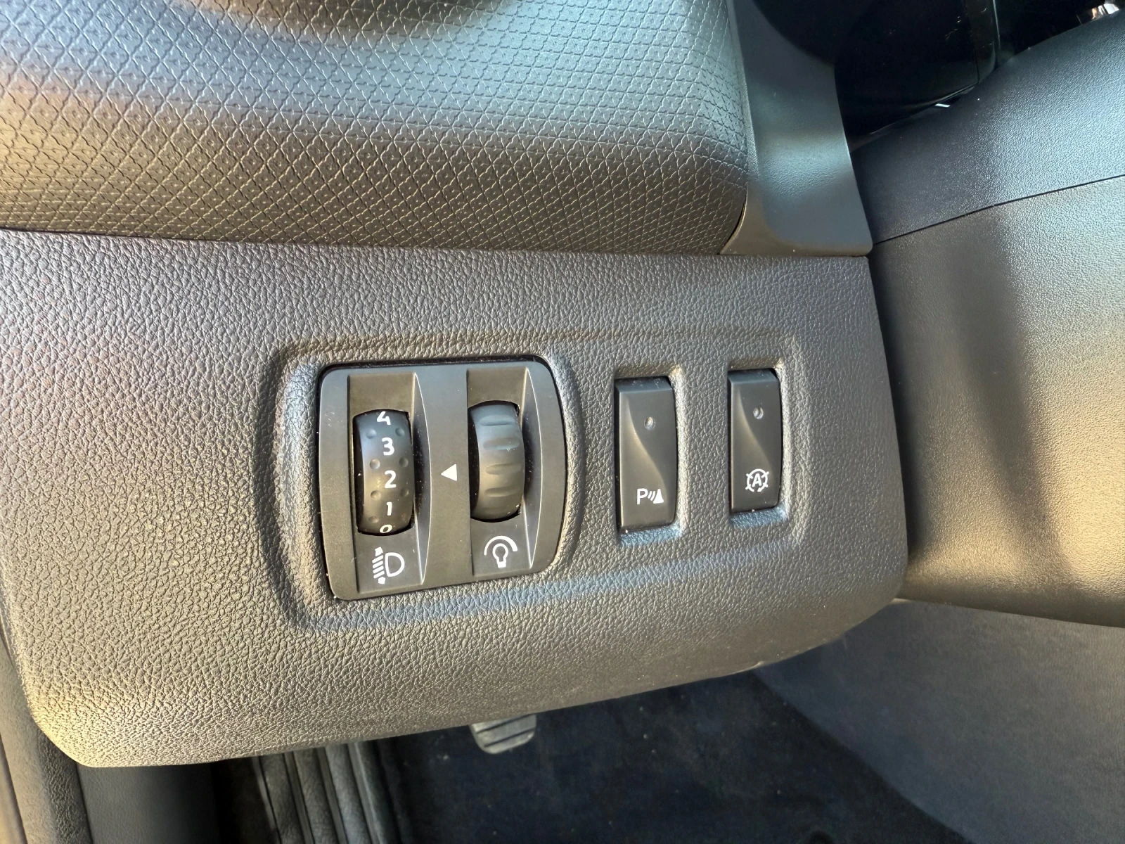 Renault Clio 1.2/118ps/LIMITED/6gears/Euro6, снимка 14 - Автомобили и джипове - 53875579