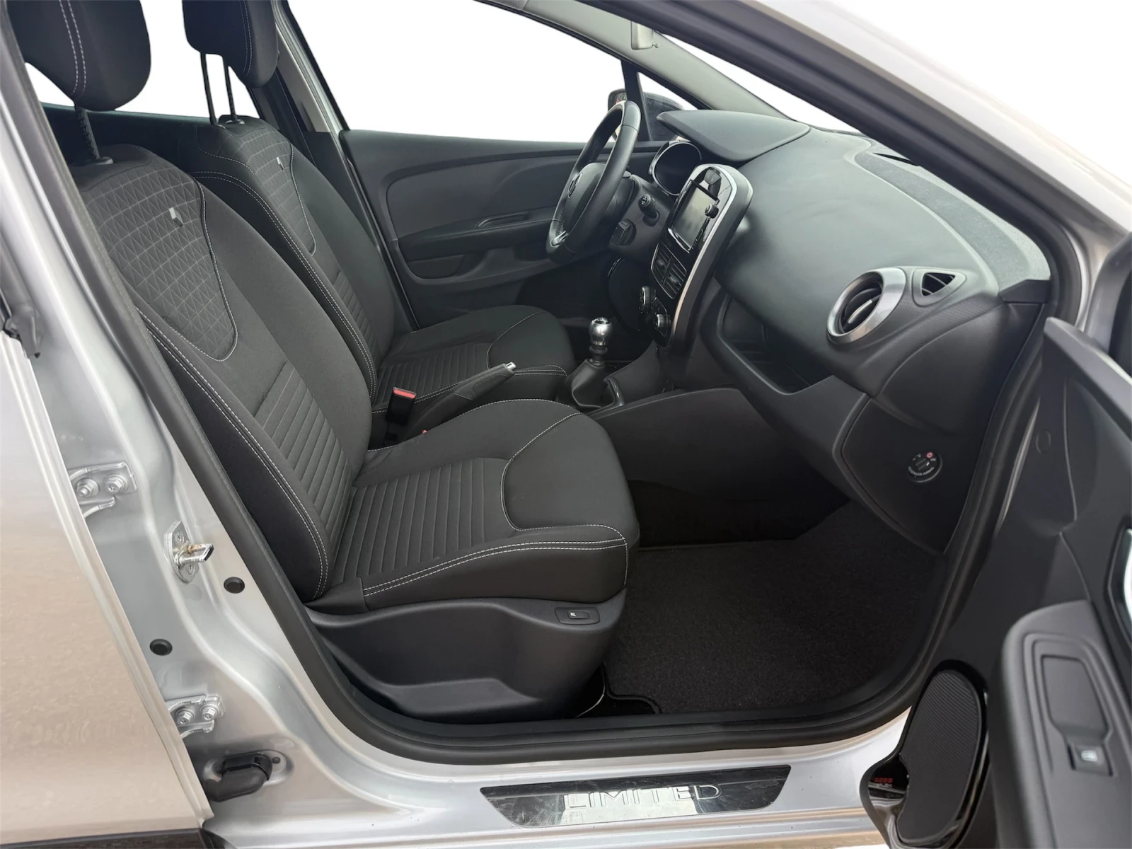 Renault Clio 1.2/118ps/LIMITED/6gears/Euro6, снимка 11 - Автомобили и джипове - 53875579