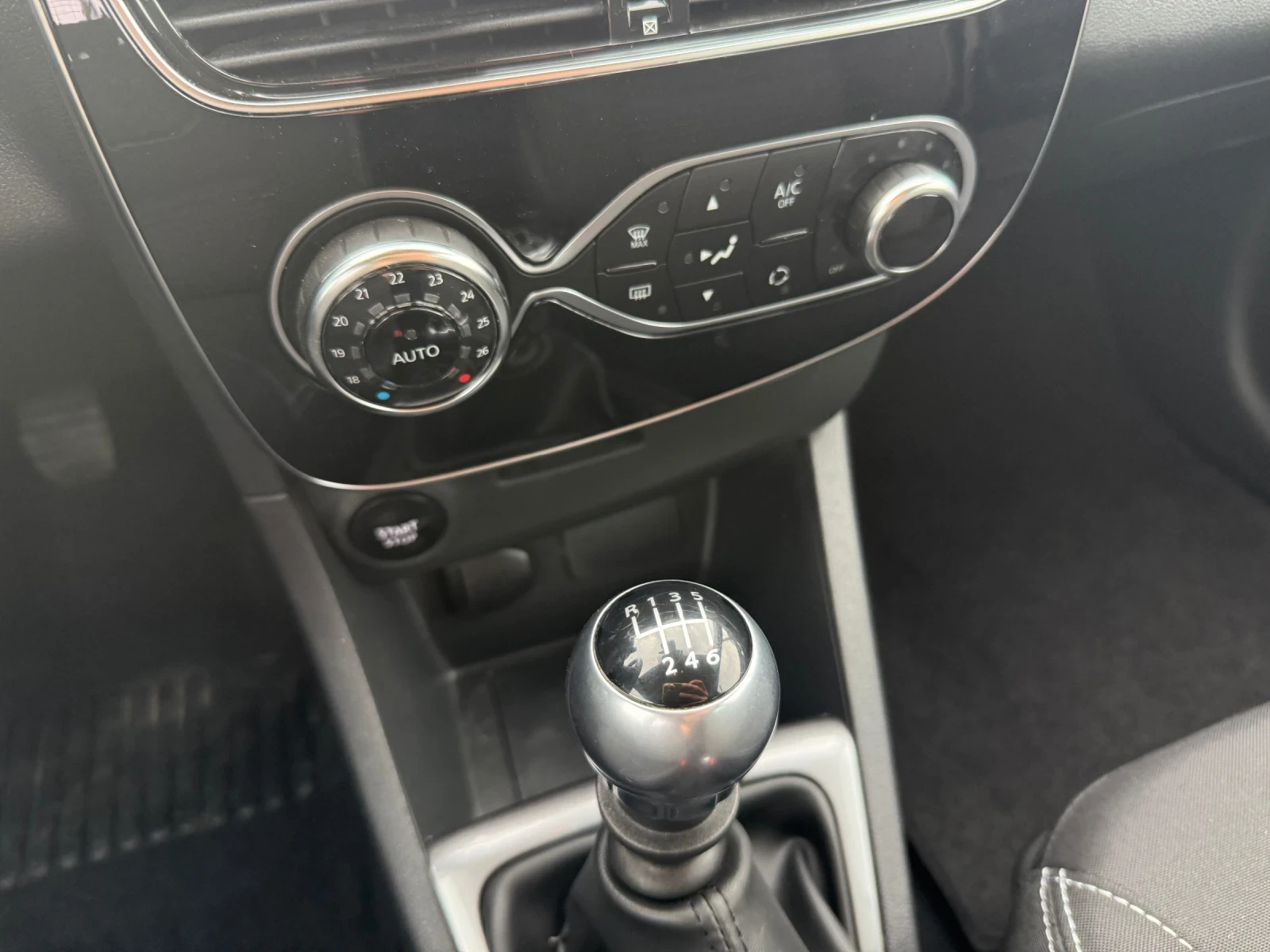 Renault Clio 1.2/118ps/LIMITED/6gears/Euro6, снимка 12 - Автомобили и джипове - 53875579