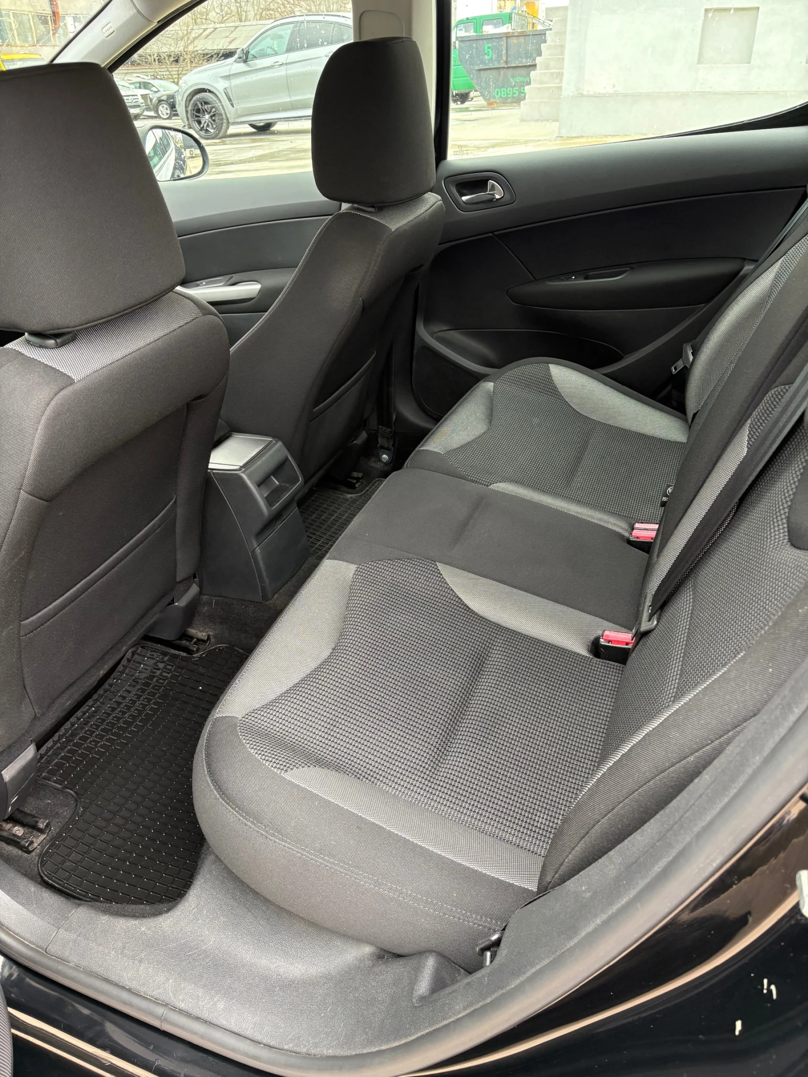 Peugeot 308 1.6 HDI, снимка 9 - Автомобили и джипове - 54008941