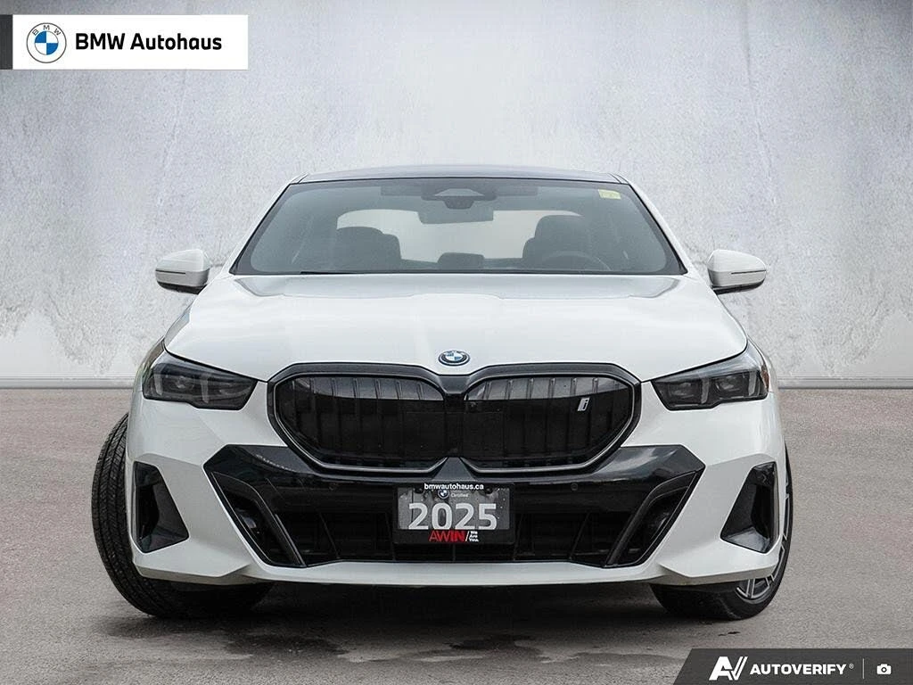 BMW i5 360 КАМЕРА* ПАМЕТ* ПАНОРАМА* , снимка 2 - Автомобили и джипове - 54063539
