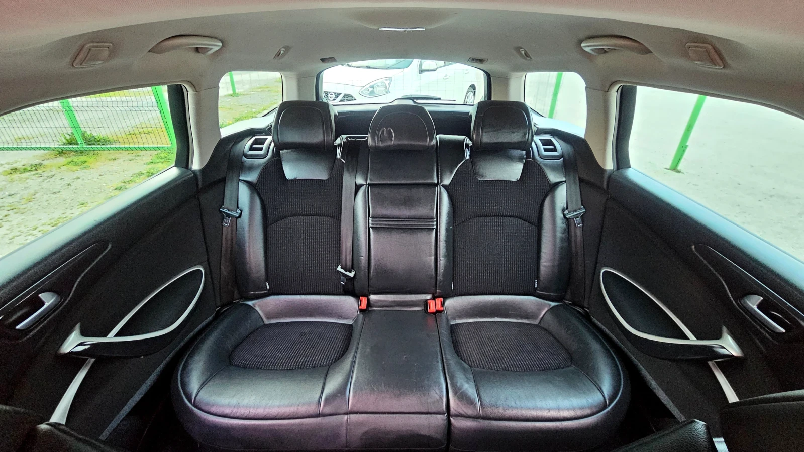 Citroen C5 2.0HDi/AUTOMATIC/КОЖА/XENON, снимка 12 - Автомобили и джипове - 54151545