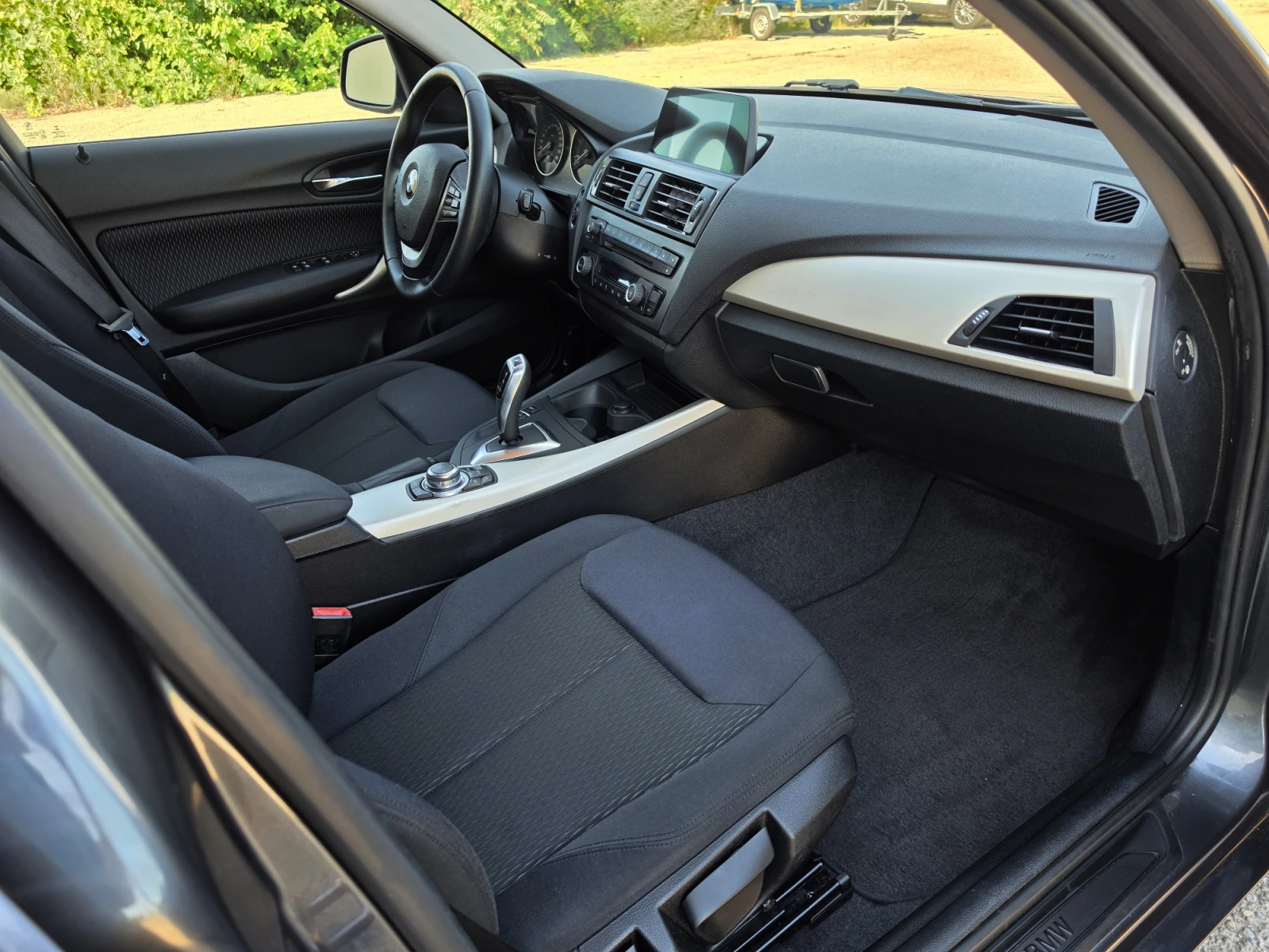BMW 116 2.0 D URBAN* NAVI* KEYLESS GO, снимка 11 - Автомобили и джипове - 55257051