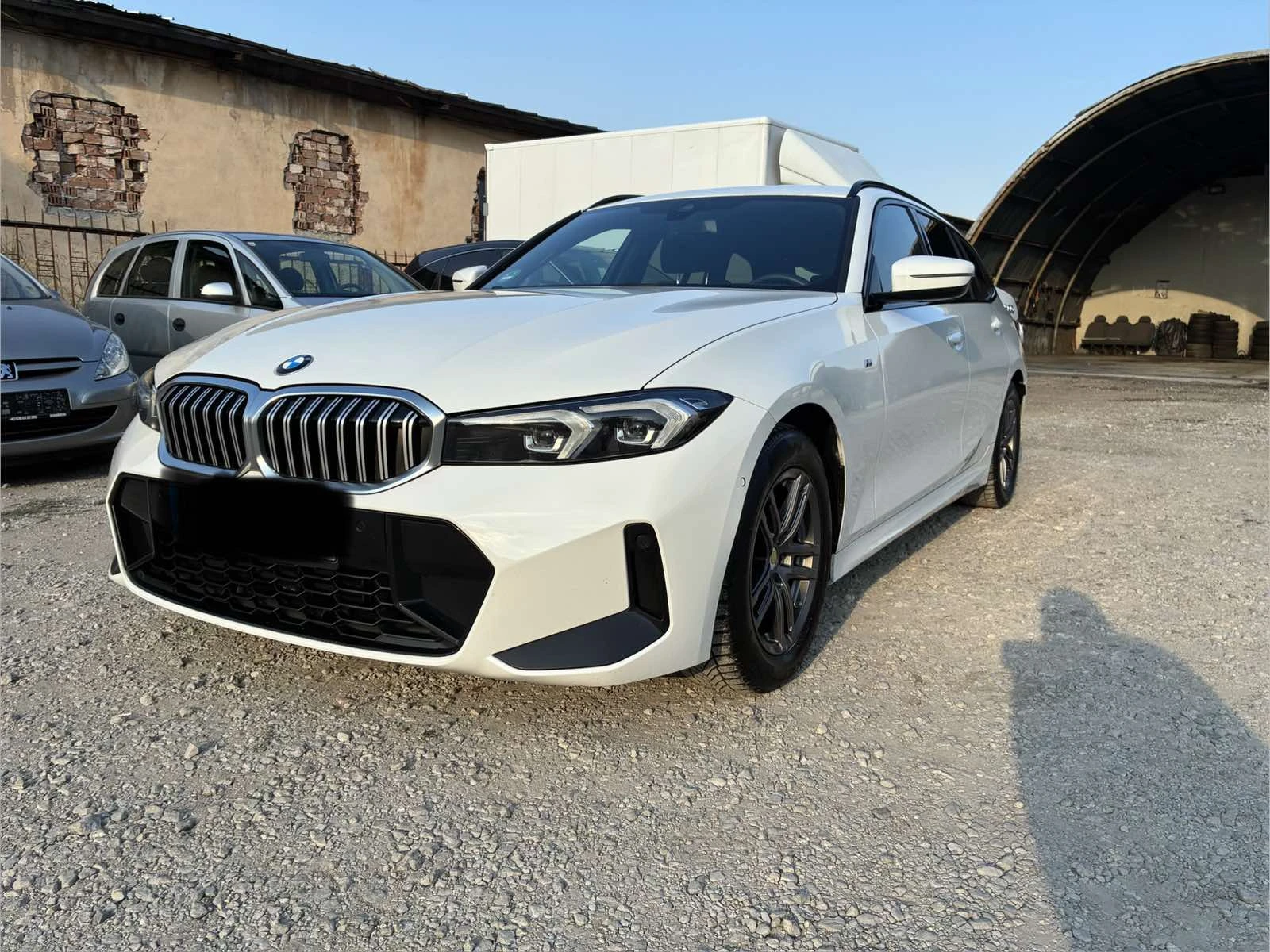 BMW 318 i Touring M-Pack 83000km, снимка 2 - Автомобили и джипове - 55755118